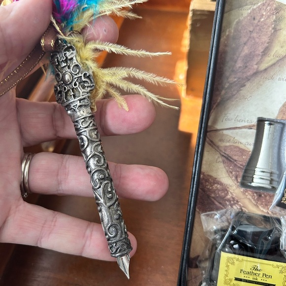 Colorful feather quill with nibs, ink and more - Picture 5 of 10